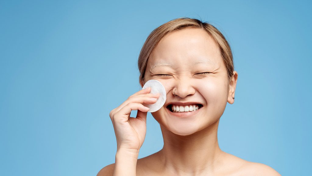 What Is an Exfoliating Toner and How to Use It for Radiant Skin